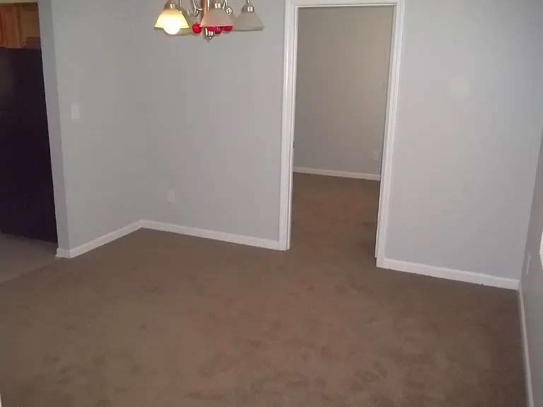 610 Waynes Ct SE — Photo 3