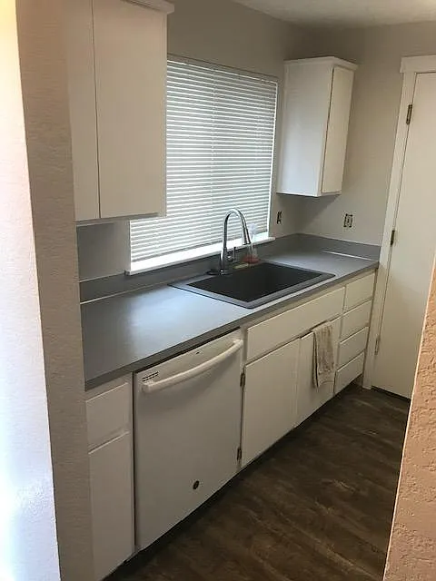 2 bed, 1.5 bath, 1100 sqft, $2,195 — Photo 2