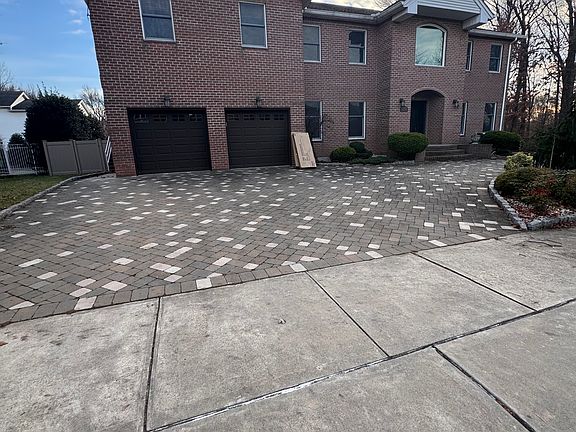 3rd image of 412 Albourne Ave #2