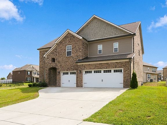 2nd image of 901 Carnation Dr