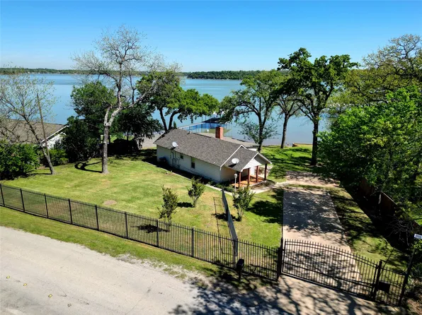 8824 Heron Dr, Fort Worth, TX 76108