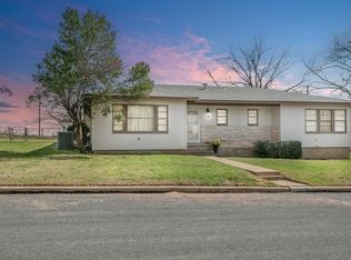 601 N Elk St, Fredericksburg, TX 78624