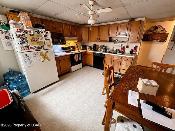 5th image of 631 Main St