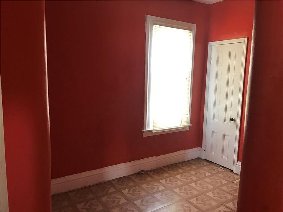 2nd image of 700 Smith St