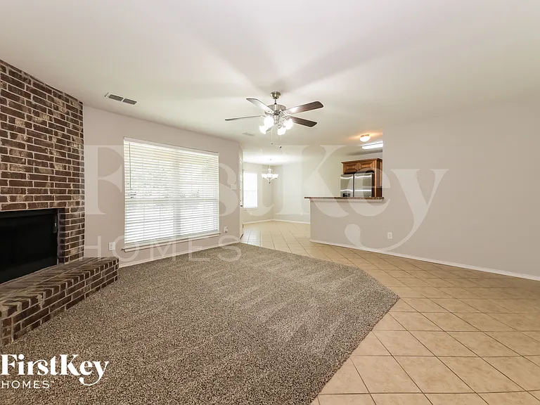 2708 Beverly Dr — Photo 3