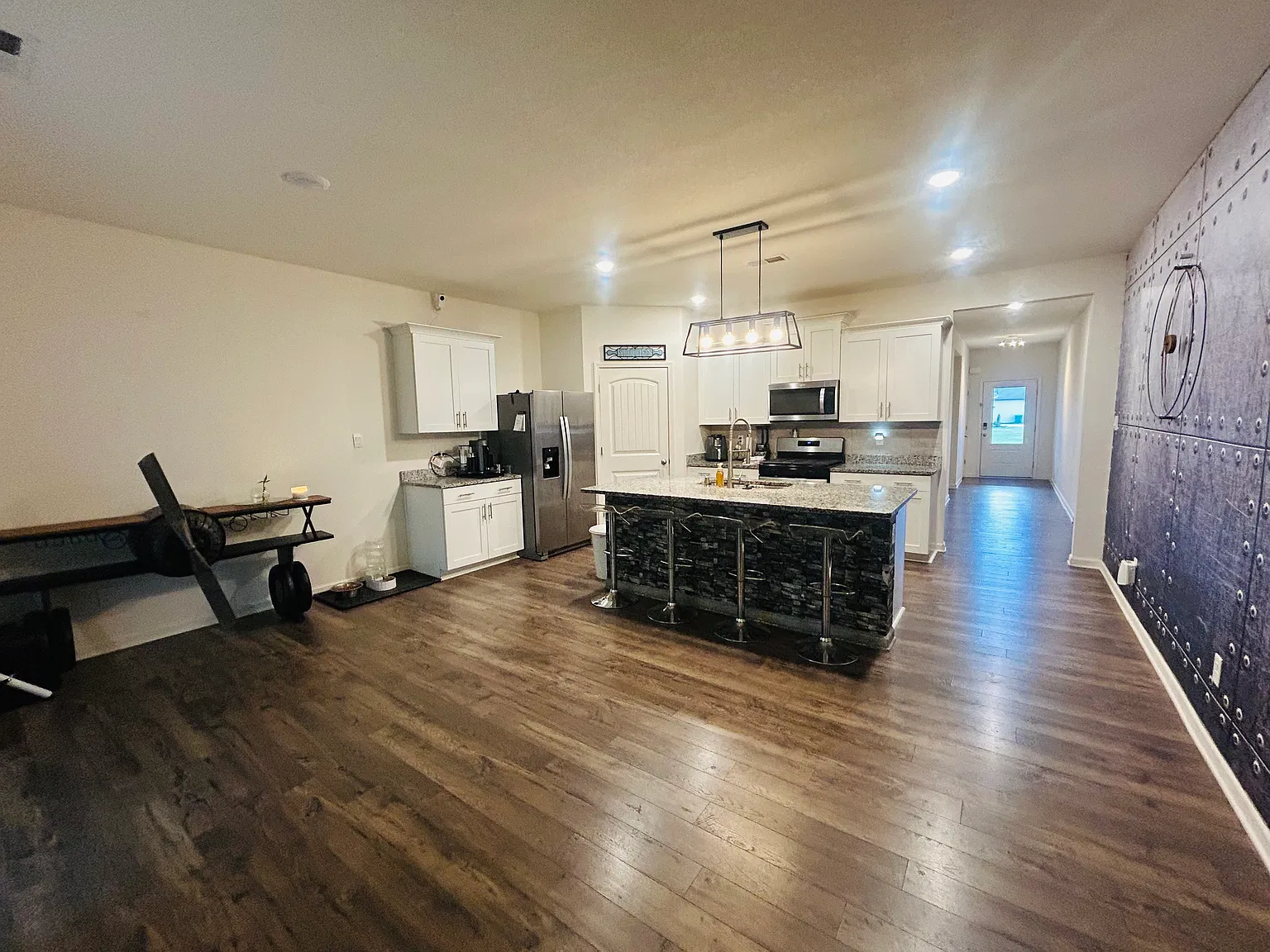 4 bed, 1774 sqft, $2,400 — Photo 2