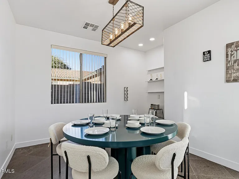 220 W Beechnut Pl — Photo 21