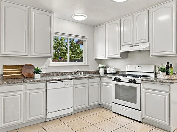 3rd image of 7927 Albion Way