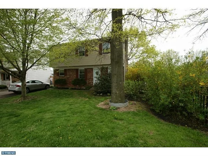 232 Hendricks St photo 1