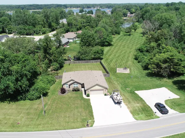 252 Patriots Lndg, Fillmore, IN 46128