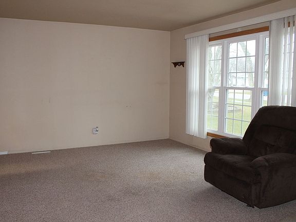 2nd image of 464 Karen Dr