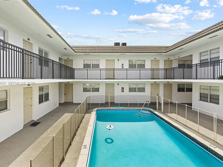 4933 Hollywood Blvd #201 — Photo 14