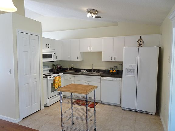 5th image of 1241 Doe Ct SE