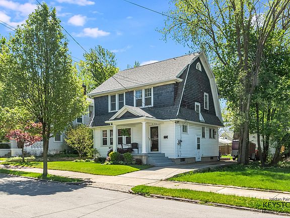 2nd image of 458 Julia St NE