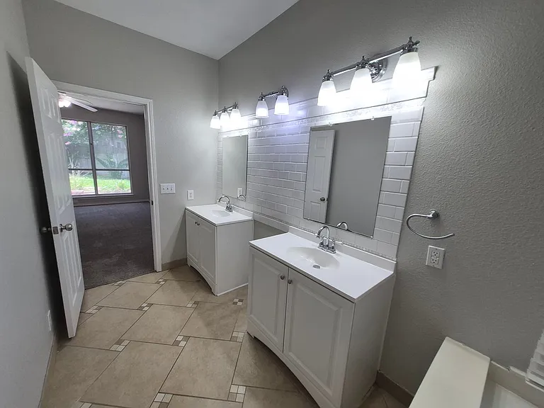 712 Moss Wood — Photo 21