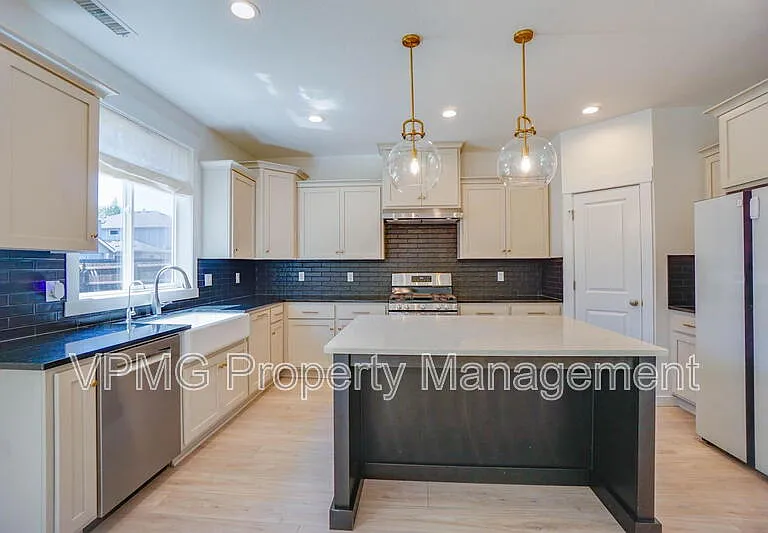 935 SE 36th St — Photo 16