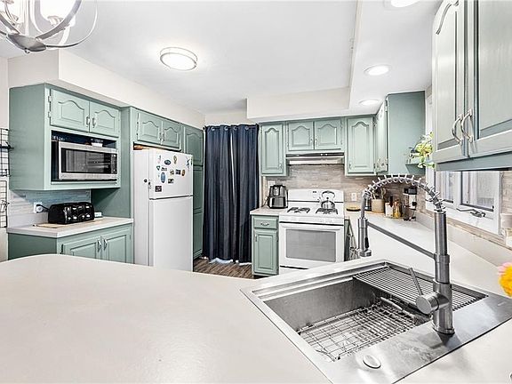 5th image of 227 Northland Dr