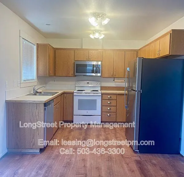1927 NW Highland Dr — Photo 10