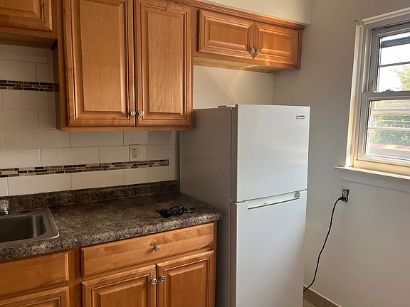 3rd image of 21335 Kingsville St APT 208