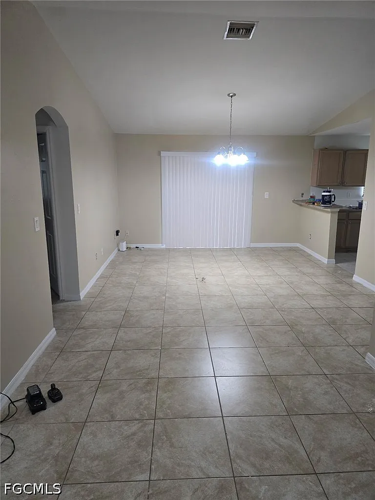 3 bed, 2.0 bath, 1113 sqft, $1,400 — Photo 2