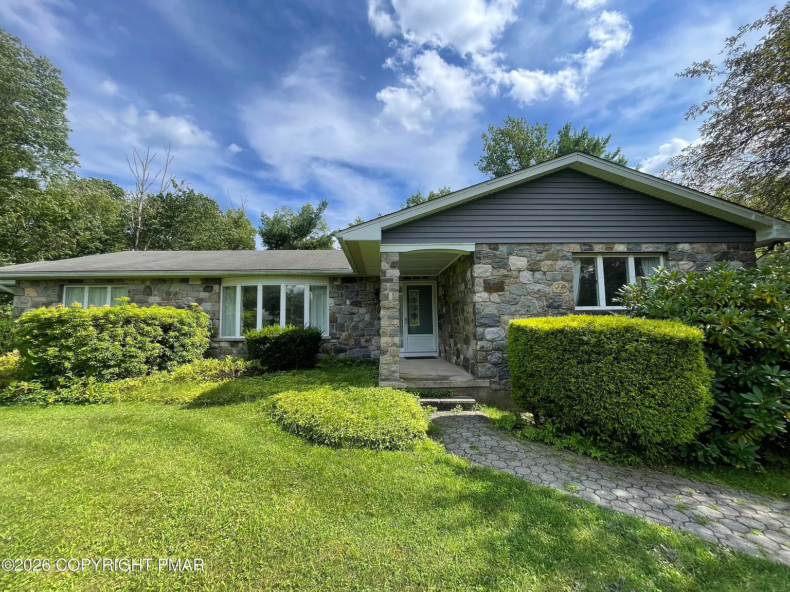 3 bed, 2.5 bath, 3671 sqft, $2,850 — Photo 4