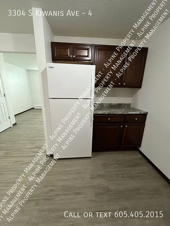 Rent Special - Newly Renovated 2 Bed/1 Bath Apartment For Rent! — Photo 4