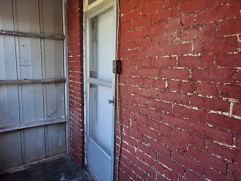959 E Philadelphia St — Photo 17