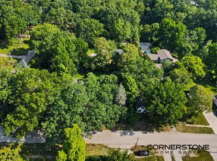 410 Peach St, Fruitport, MI 49415