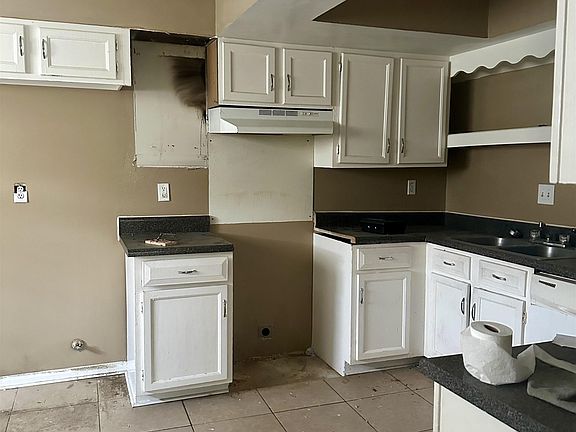 2nd image of 6063 New Leaf Ln