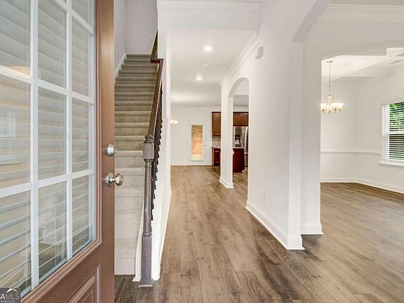 2nd image of 5665 Valley Loop