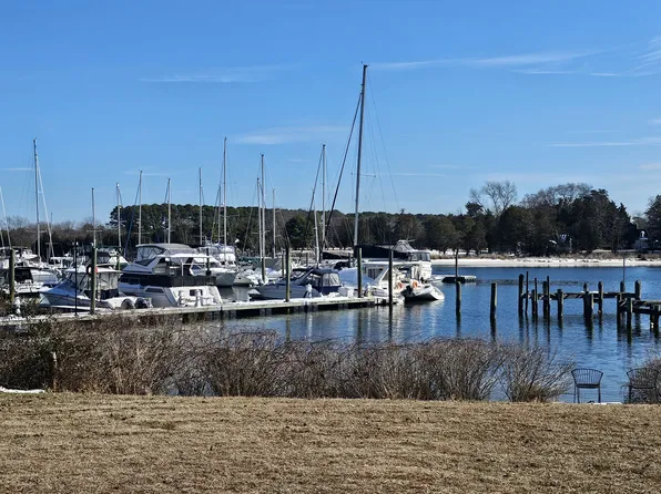 8076 Yacht Haven Rd, Gloucester Point, VA 23062