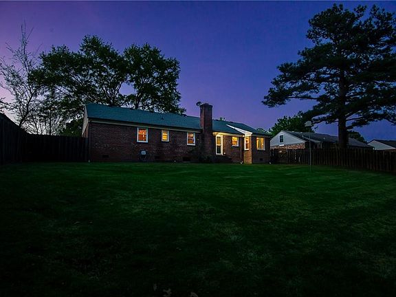 3rd image of 5889 Woodside Ln
