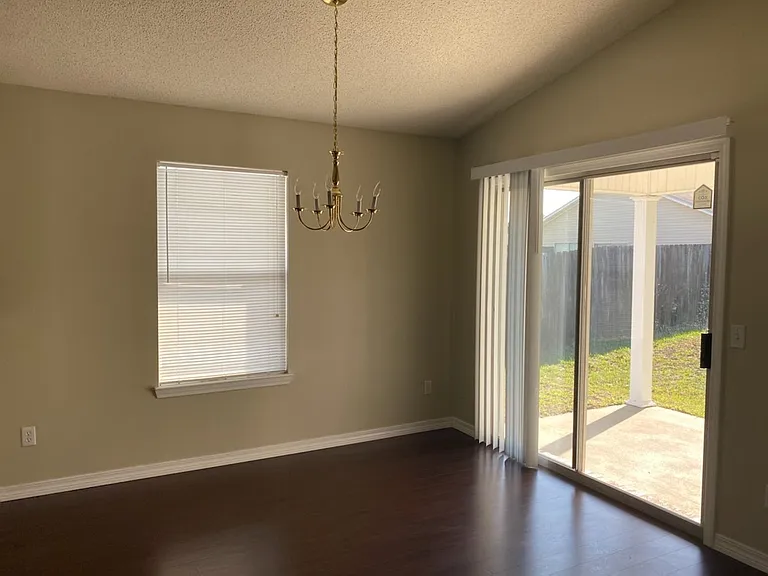 286 Limestone Cir — Photo 3