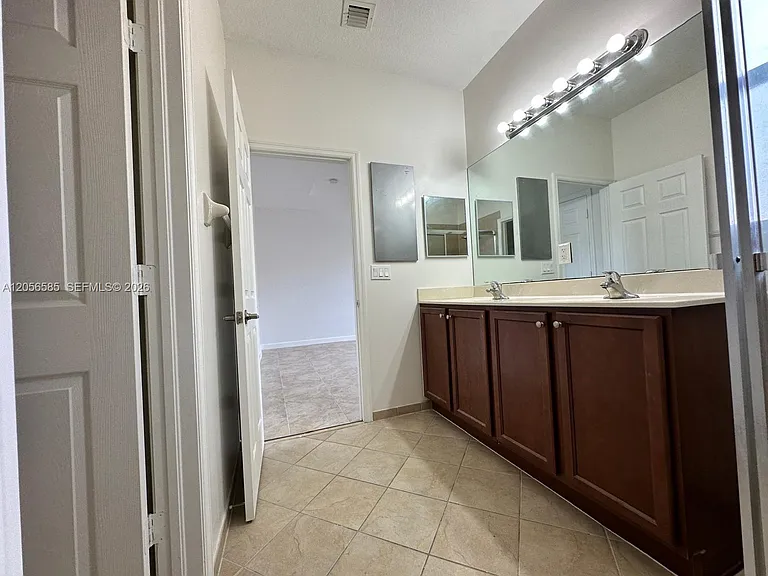 11240 SW 239th St — Photo 32