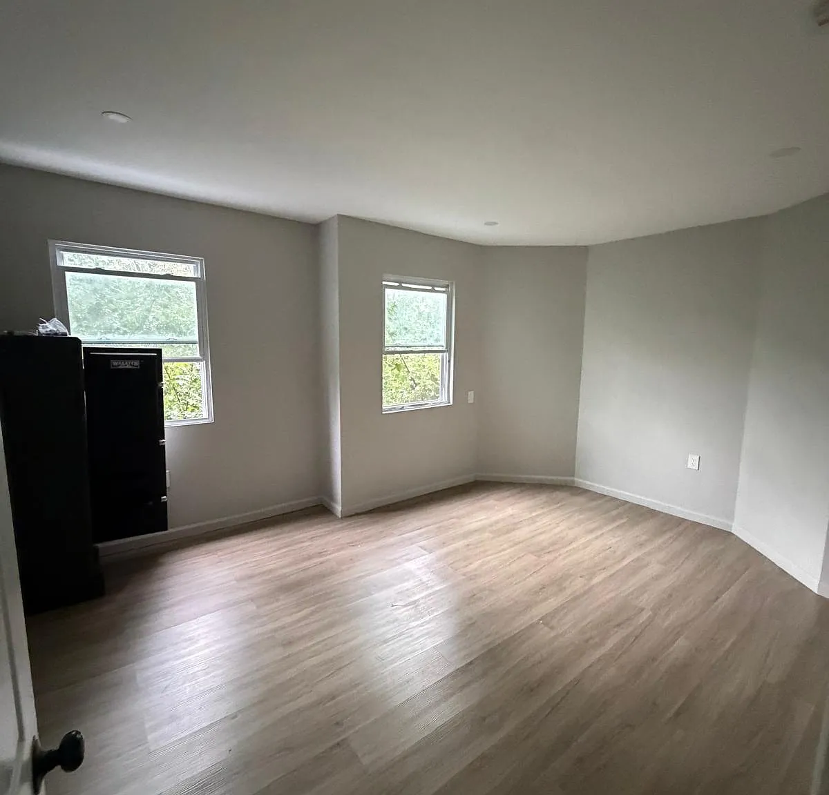 4 bed, $2,600 — Photo 2
