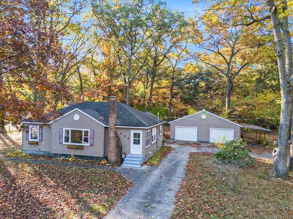 585 W River Rd, Muskegon, MI 49445