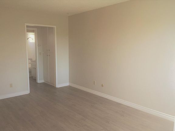 5th image of 1231 25th St APT 18