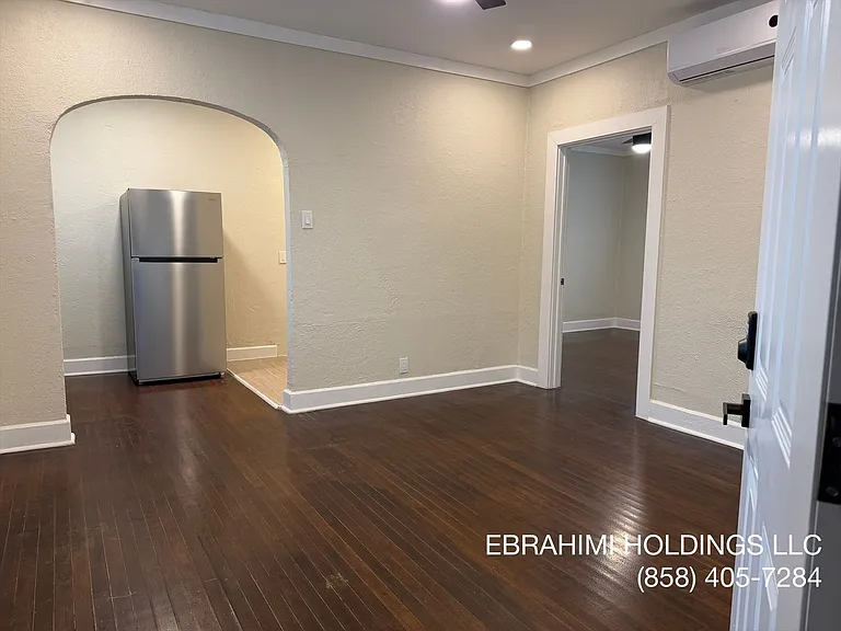 200 E Dewey Pl — Photo 4