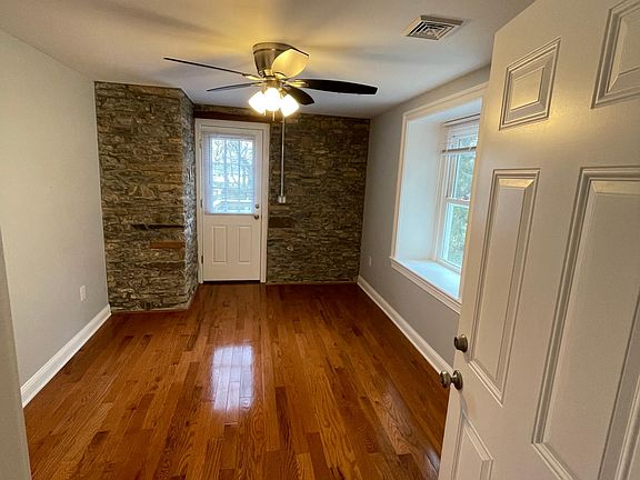 3rd image of 401 S Main St APT C