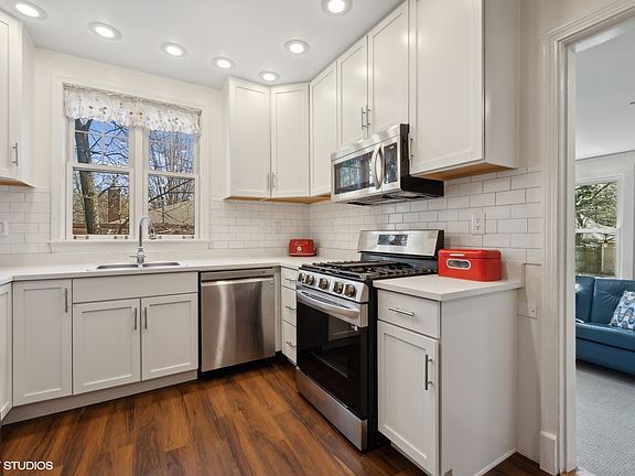 4th image of 1407 Elmwood Ave