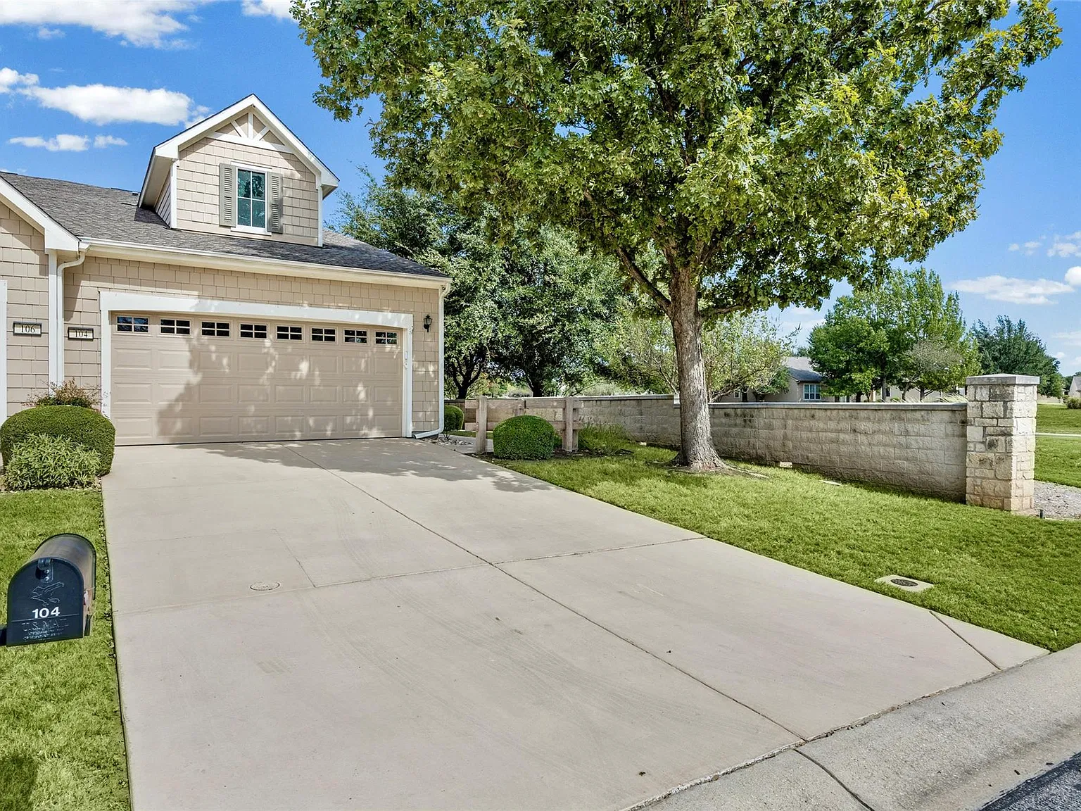 2 bed, 2.0 bath, 1397 sqft, $1,875 — Photo 3