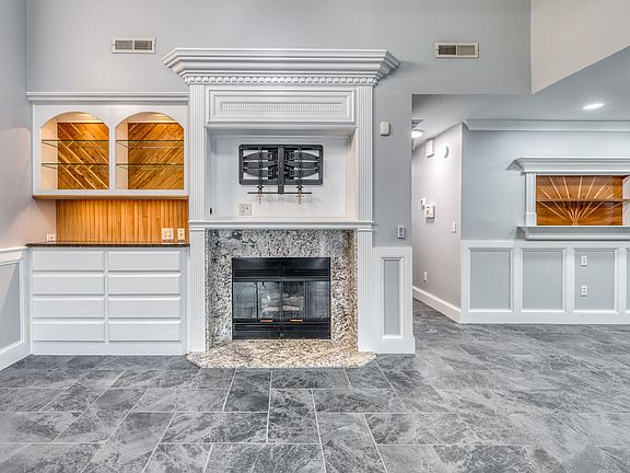 5th image of 418 Citadel St