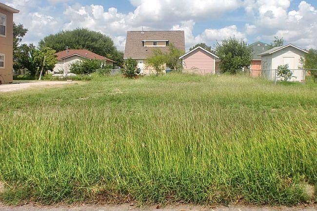 1st image of 3327 Reforma Dr
