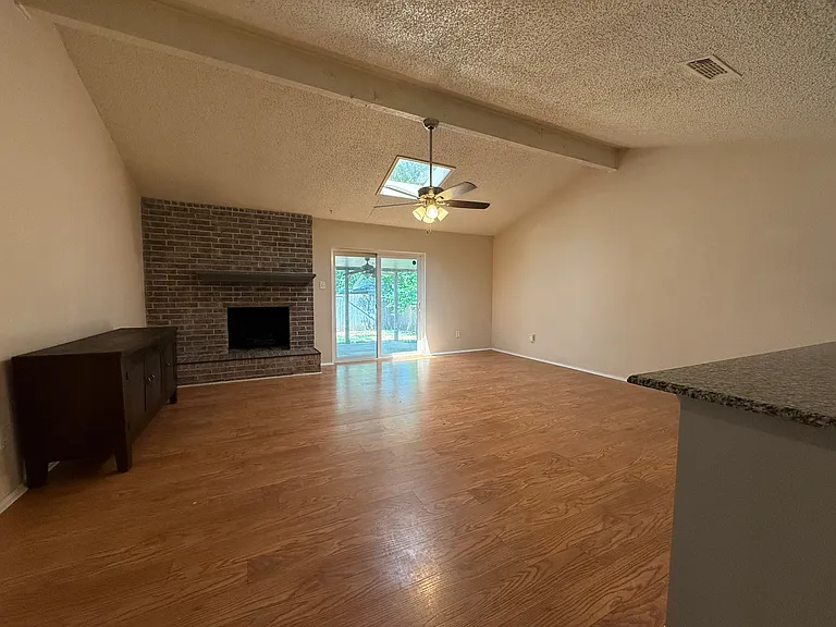 2704 Mintwood Pl — Photo 2