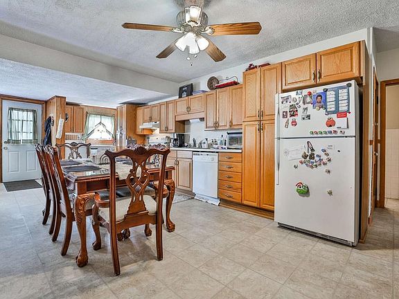 4th image of 25 Burritt St