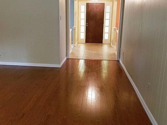 3rd image of 1809 Kingsborough Dr