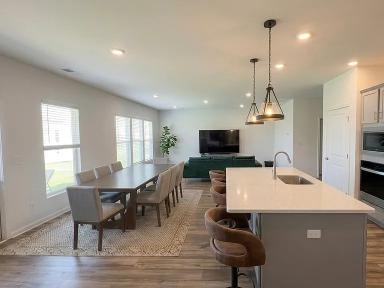 3813 Lantern Ln — Photo 4