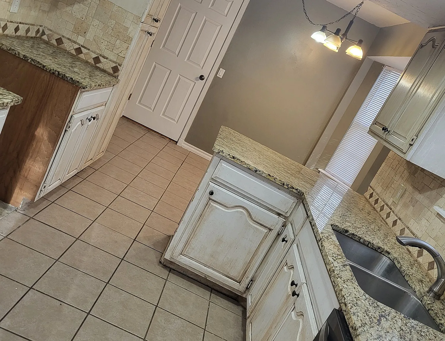 4 bed, 2000 sqft, $1,750 — Photo 2