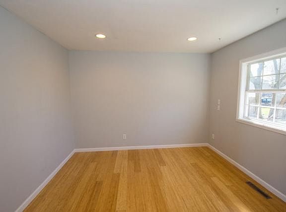 5th image of 2618 Napier St
