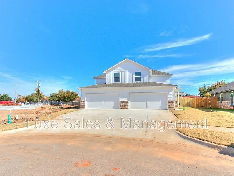 3 bed, 2.5 bath, 1265 sqft, $1,545 — Photo 2